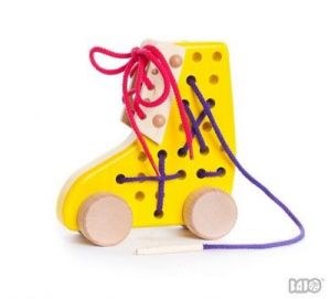 Przeszywanka but żółta - zabawka dla dzieci