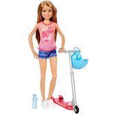Barbie Lalka Stacie na hulajnodze Mattel