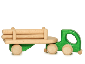 Mała ciężarówka z drewnem
