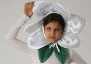 Czapka kwiatek - przebrania , kostiumy dla dzieci - biała
